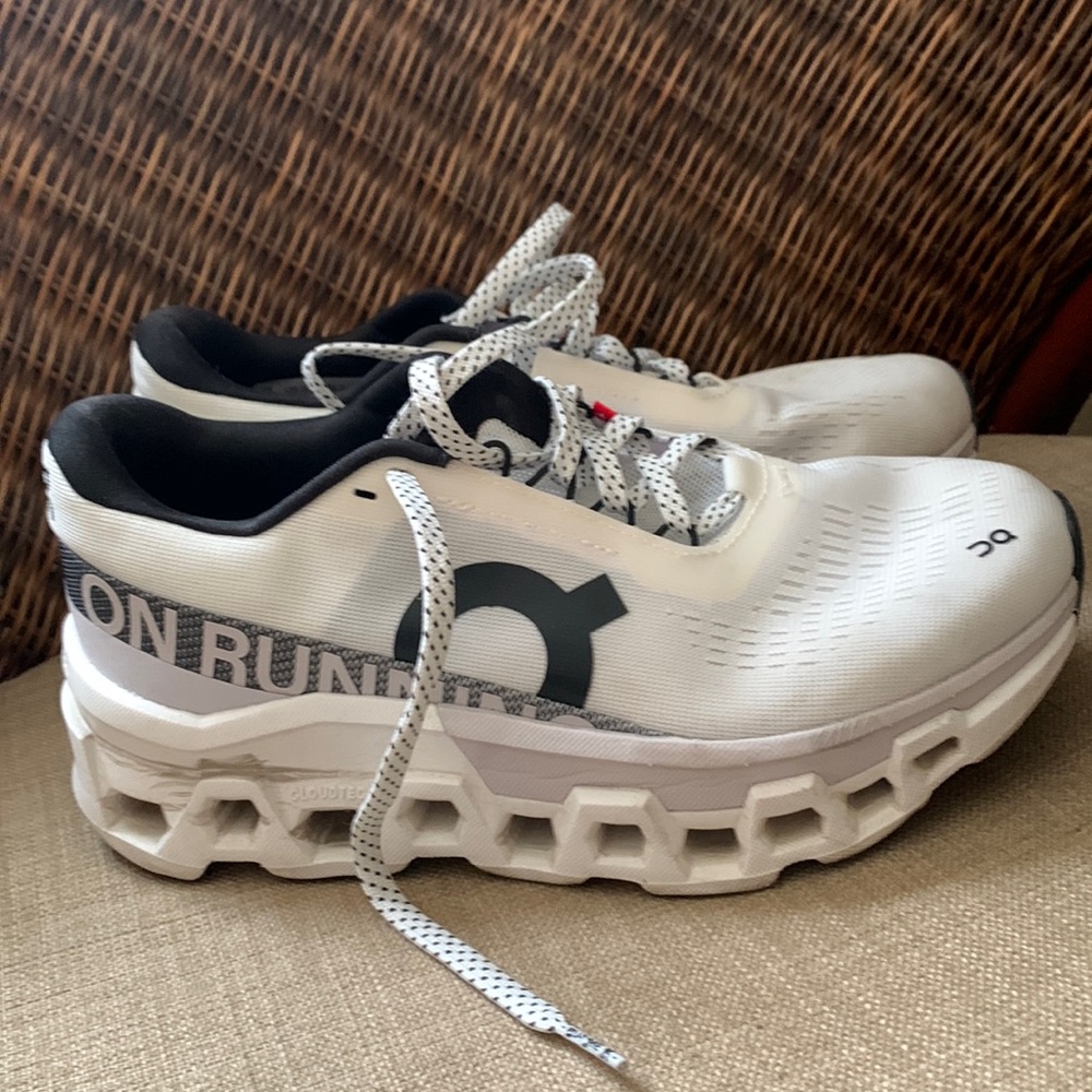 On Running  Women’s size 7 running shoe
